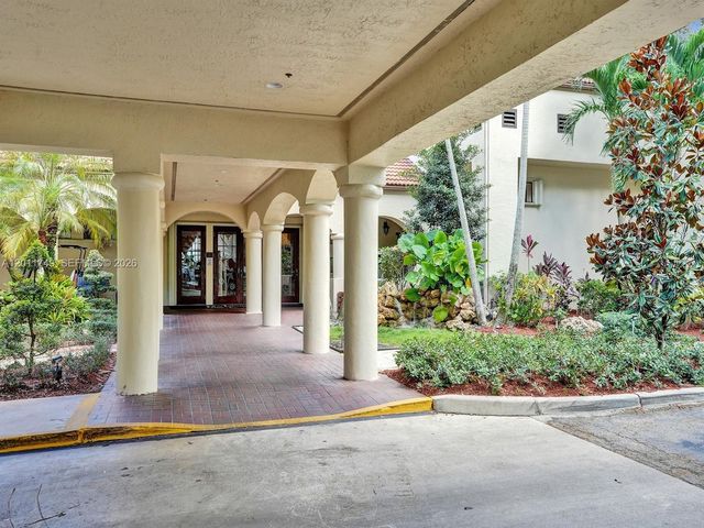9491 Evergreen Pl 302, Davie, FL 33324