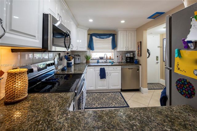 9491 Evergreen Pl 302, Davie, FL 33324