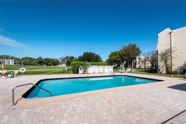 9491 Evergreen Pl 302, Davie, FL 33324