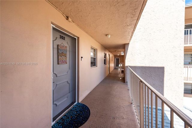 9491 Evergreen Pl 302, Davie, FL 33324