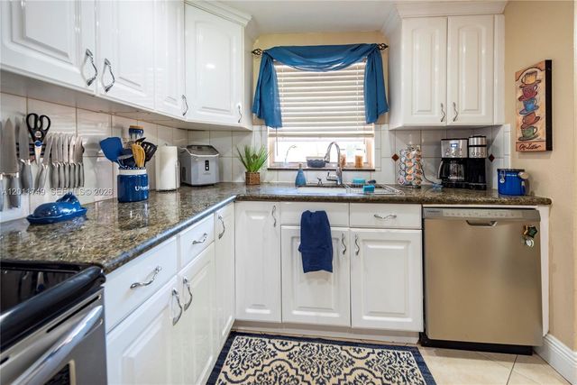 9491 Evergreen Pl 302, Davie, FL 33324