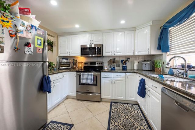 9491 Evergreen Pl 302, Davie, FL 33324