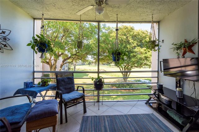 9491 Evergreen Pl 302, Davie, FL 33324