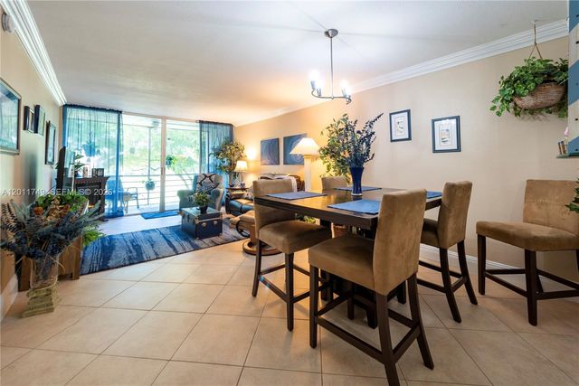 9491 Evergreen Pl 302, Davie, FL 33324