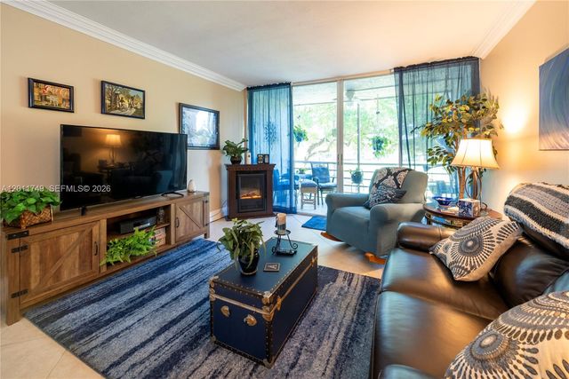 9491 Evergreen Pl 302, Davie, FL 33324