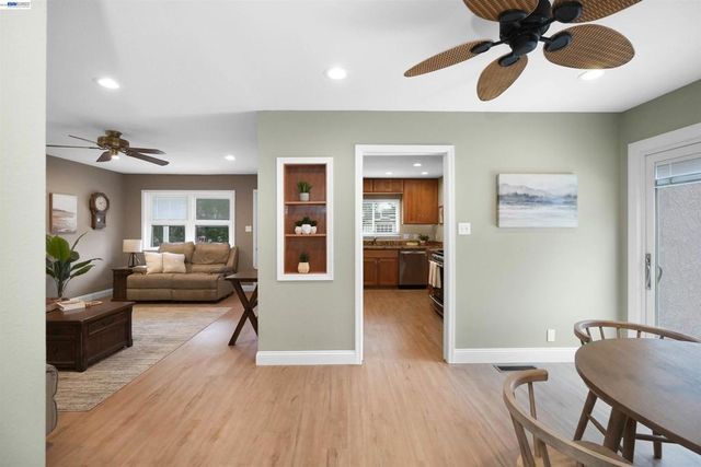 22643 Valley View Dr, Hayward, CA 94541