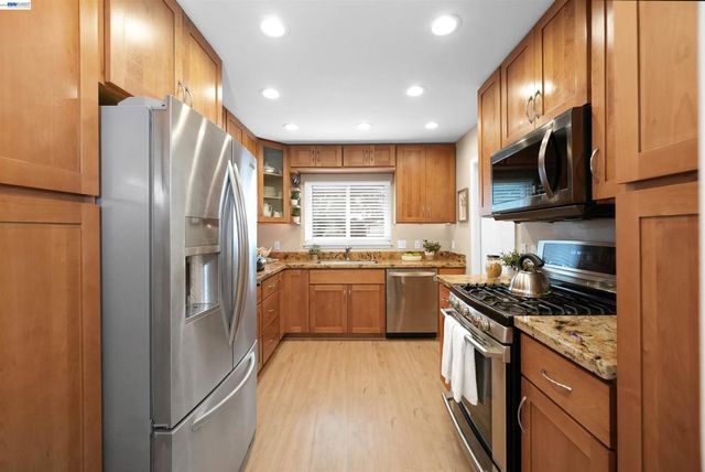 22643 Valley View Dr, Hayward, CA 94541