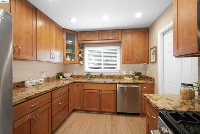 22643 Valley View Dr, Hayward, CA 94541