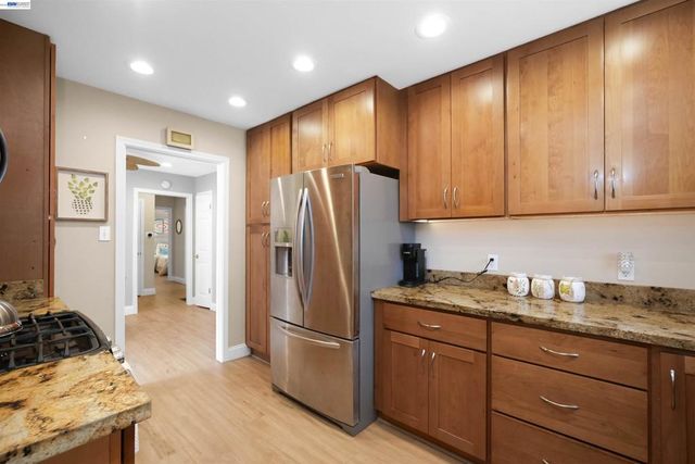 22643 Valley View Dr, Hayward, CA 94541