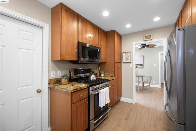 22643 Valley View Dr, Hayward, CA 94541