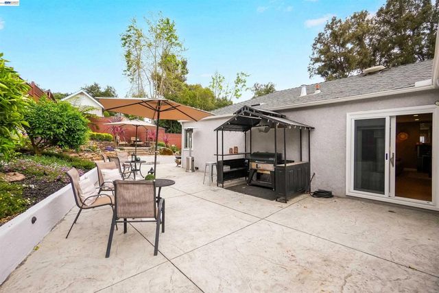 22643 Valley View Dr, Hayward, CA 94541