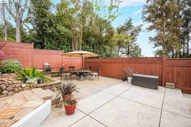 22643 Valley View Dr, Hayward, CA 94541