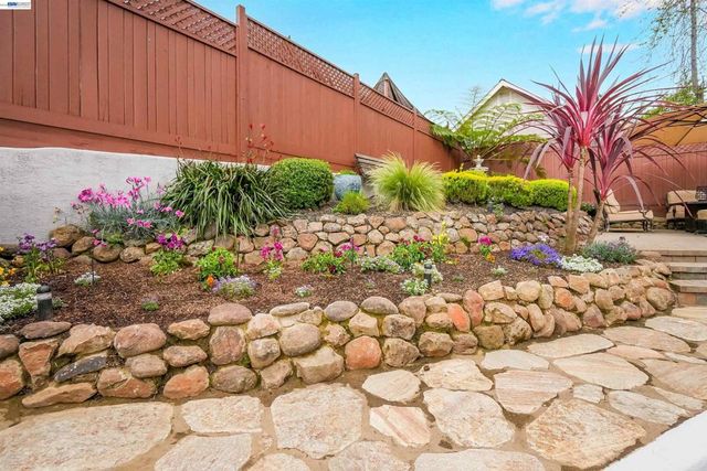 22643 Valley View Dr, Hayward, CA 94541