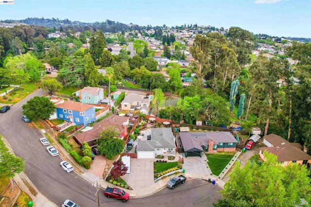 22643 Valley View Dr, Hayward, CA 94541