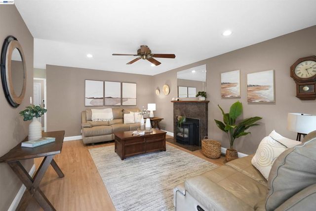 22643 Valley View Dr, Hayward, CA 94541