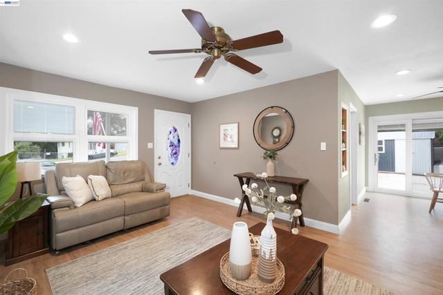 22643 Valley View Dr, Hayward, CA 94541