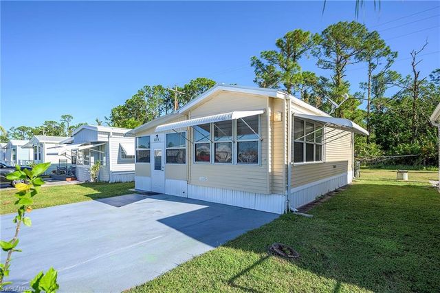 271 Caravan CIR, North Fort Myers, FL 33903
