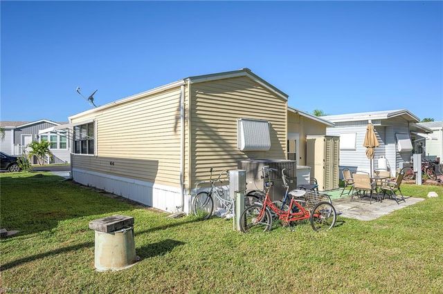271 Caravan CIR, North Fort Myers, FL 33903
