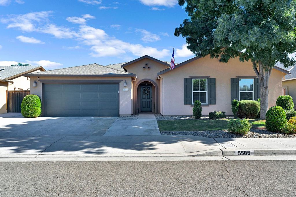 Image 1 of property listing at 5585 E Laurite Avenue, Fresno, CA 93727