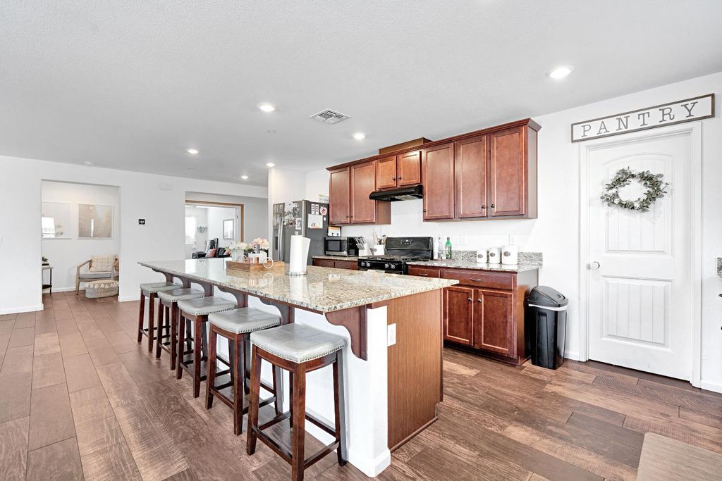 Image 12 of property listing at 5585 E Laurite Avenue, Fresno, CA 93727
