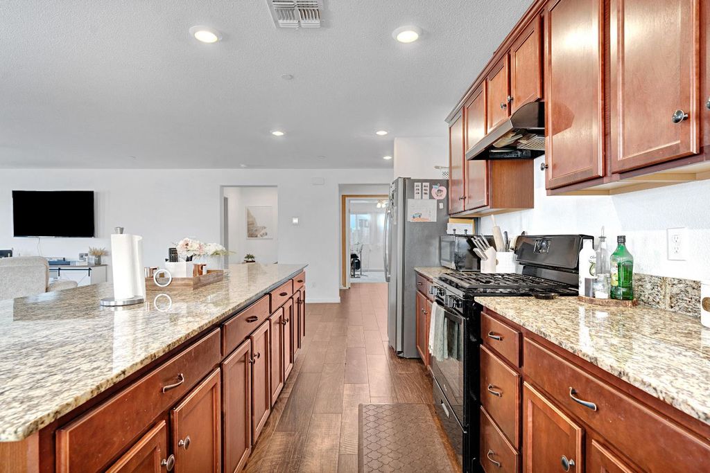 Image 14 of property listing at 5585 E Laurite Avenue, Fresno, CA 93727