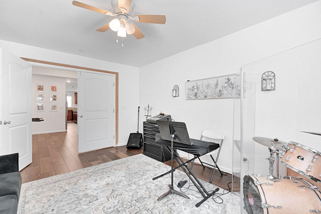 Image 17 of property listing at 5585 E Laurite Avenue, Fresno, CA 93727