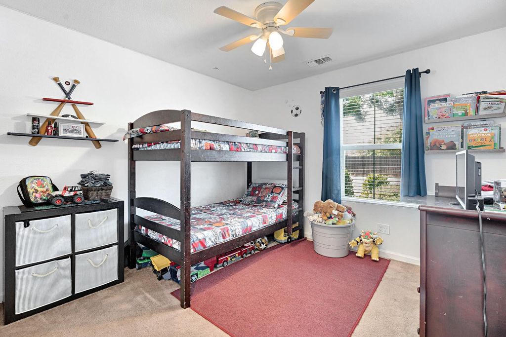 Image 19 of property listing at 5585 E Laurite Avenue, Fresno, CA 93727