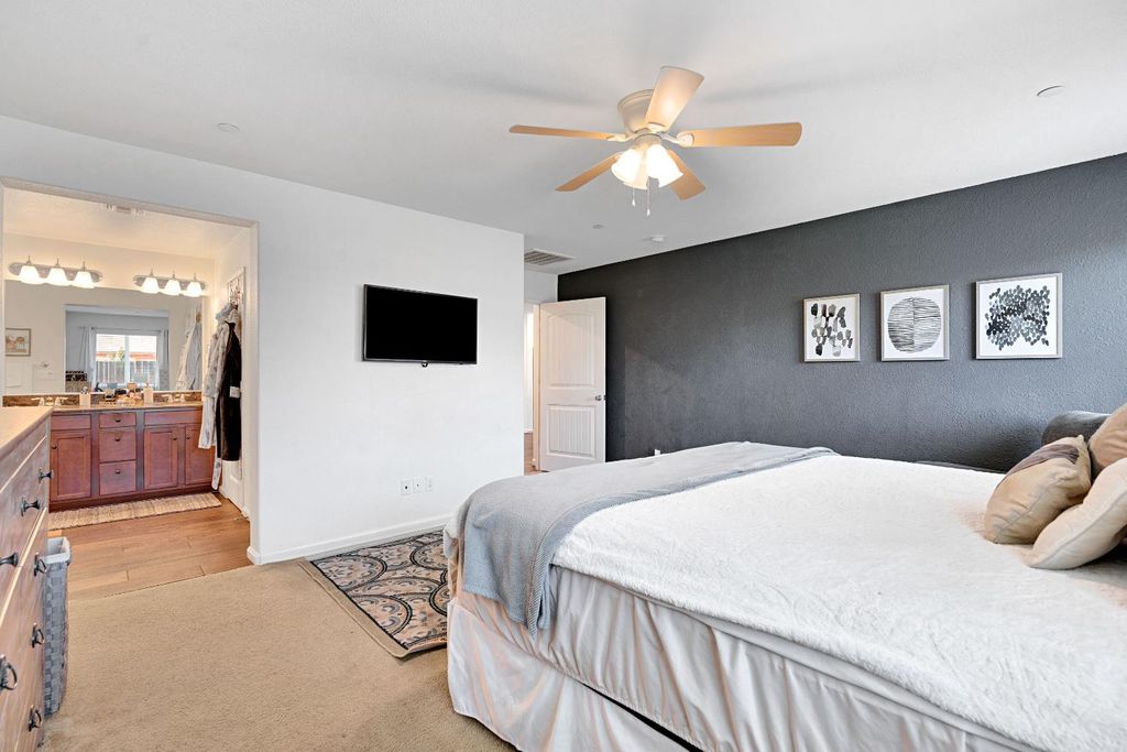 Image 24 of property listing at 5585 E Laurite Avenue, Fresno, CA 93727