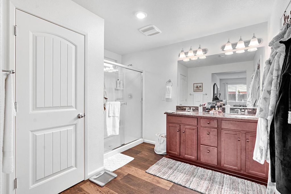 Image 25 of property listing at 5585 E Laurite Avenue, Fresno, CA 93727