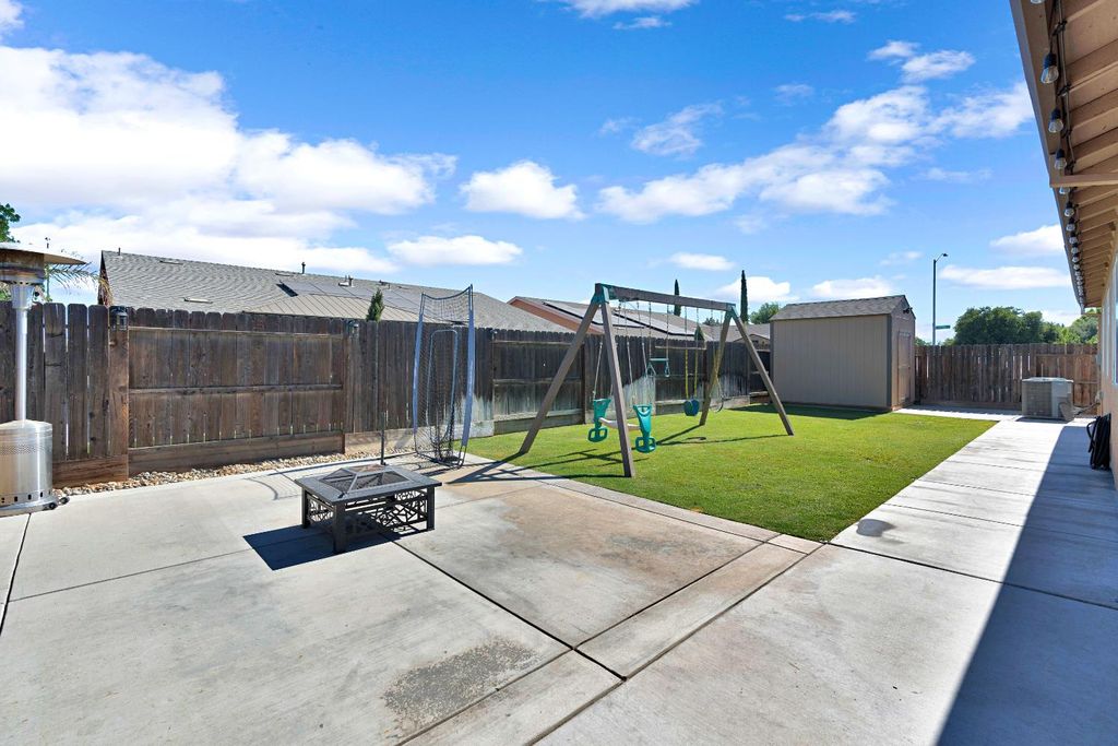 Image 29 of property listing at 5585 E Laurite Avenue, Fresno, CA 93727