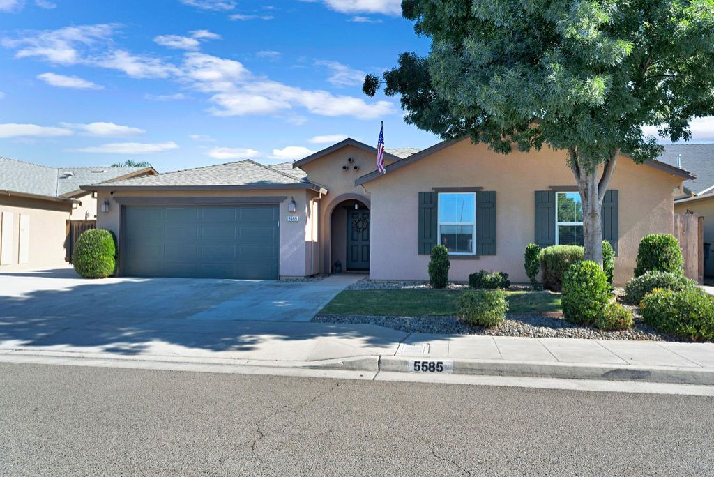 Image 3 of property listing at 5585 E Laurite Avenue, Fresno, CA 93727