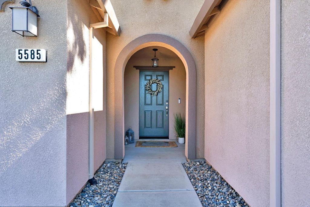 Image 4 of property listing at 5585 E Laurite Avenue, Fresno, CA 93727