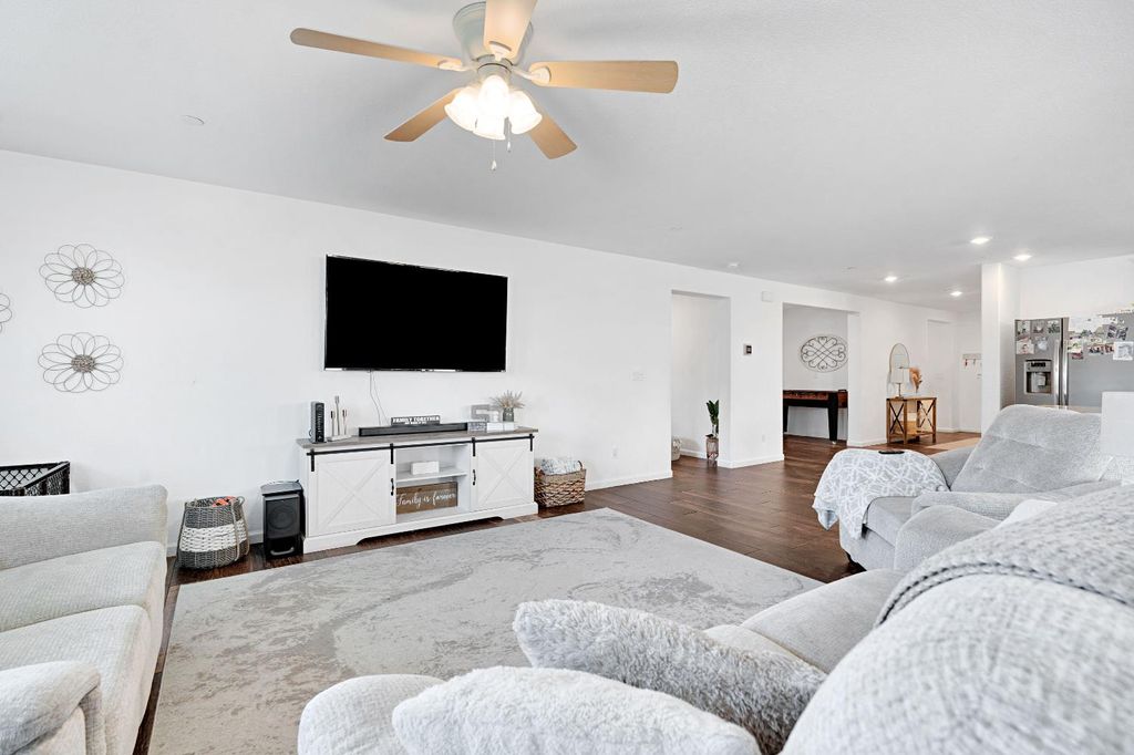 Image 9 of property listing at 5585 E Laurite Avenue, Fresno, CA 93727