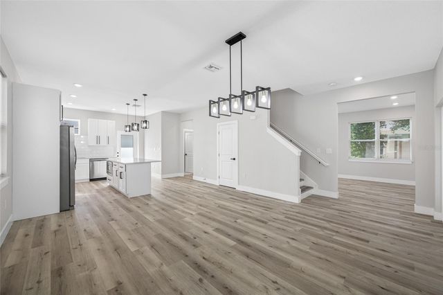 6910 DARTMOUTH AVENUE N, St Petersburg, FL 33710