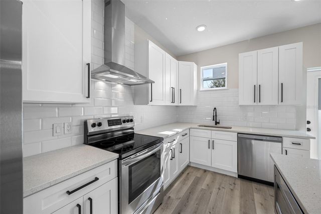 6910 DARTMOUTH AVENUE N, St Petersburg, FL 33710