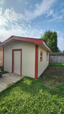 10735 Parkland Woods Drive, Sugar Land, TX 77498