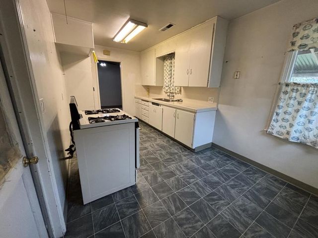 1441 W 20th Street, Merced, CA 95340