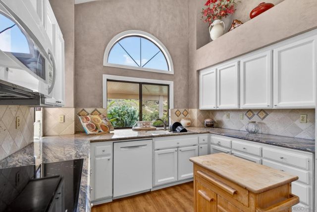 2370 Vista Valley, Vista, CA 92084