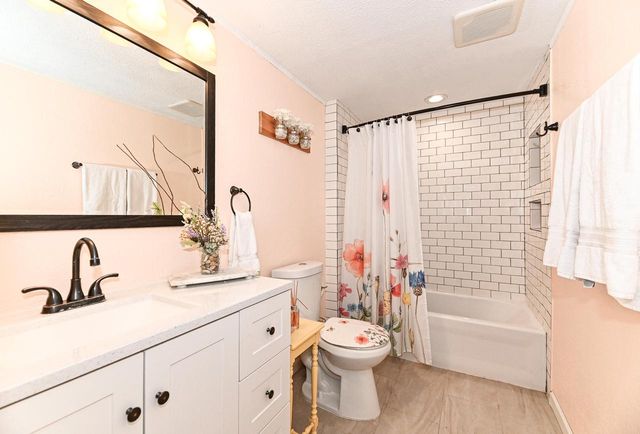 17835 Maple Tree LANE, Brookfield, WI 53045