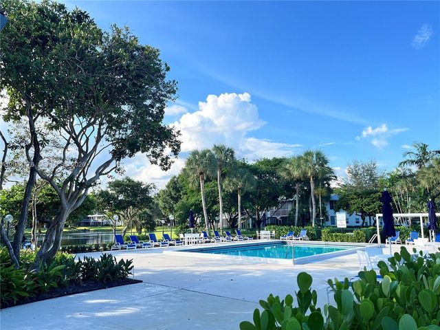 4280 Oaks Ter 203, Pompano Beach, FL 33069