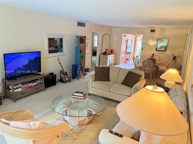 4280 Oaks Ter 203, Pompano Beach, FL 33069