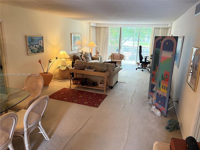 4280 Oaks Ter 203, Pompano Beach, FL 33069