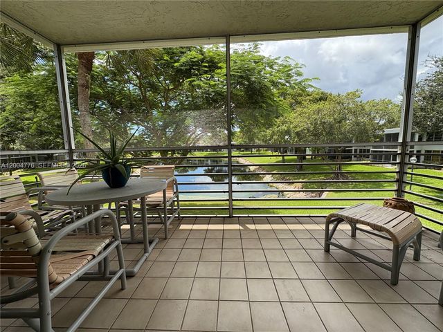 4280 Oaks Ter 203, Pompano Beach, FL 33069