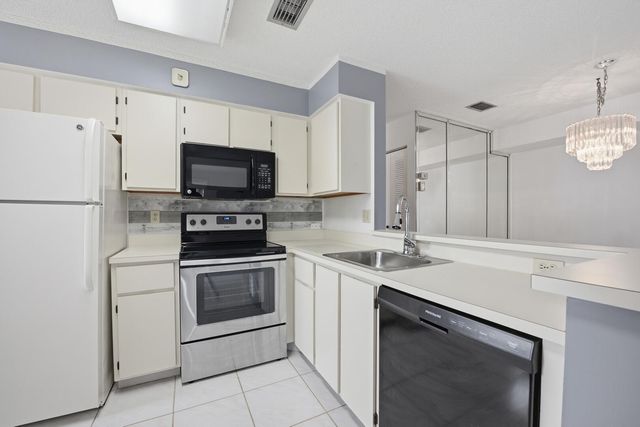 14898 Wedgefield Drive 208, Delray Beach, FL 33446