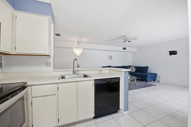 14898 Wedgefield Drive 208, Delray Beach, FL 33446