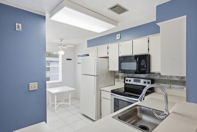 14898 Wedgefield Drive 208, Delray Beach, FL 33446
