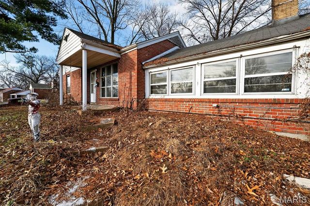 9859 Scottdale Drive, St Louis, MO 63136