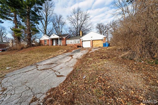 9859 Scottdale Drive, St Louis, MO 63136