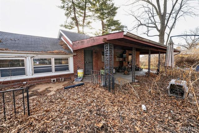 9859 Scottdale Drive, St Louis, MO 63136