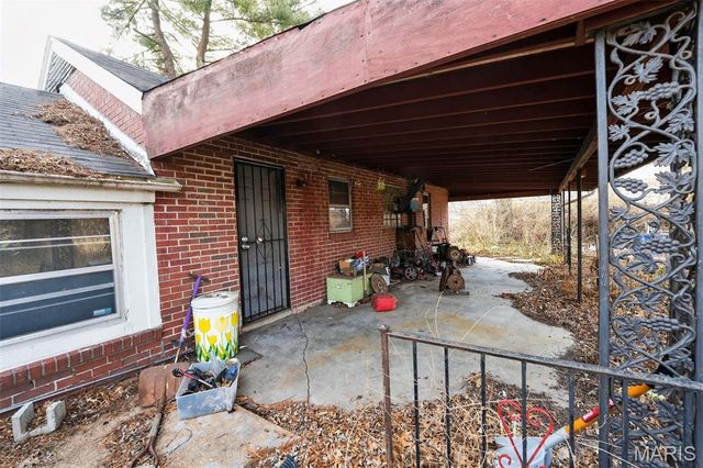 9859 Scottdale Drive, St Louis, MO 63136